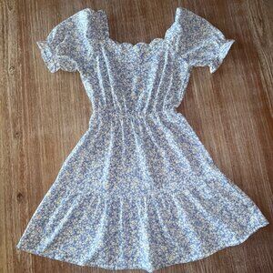Monteau‎ Blue Floral Scalloped Neckline Size S